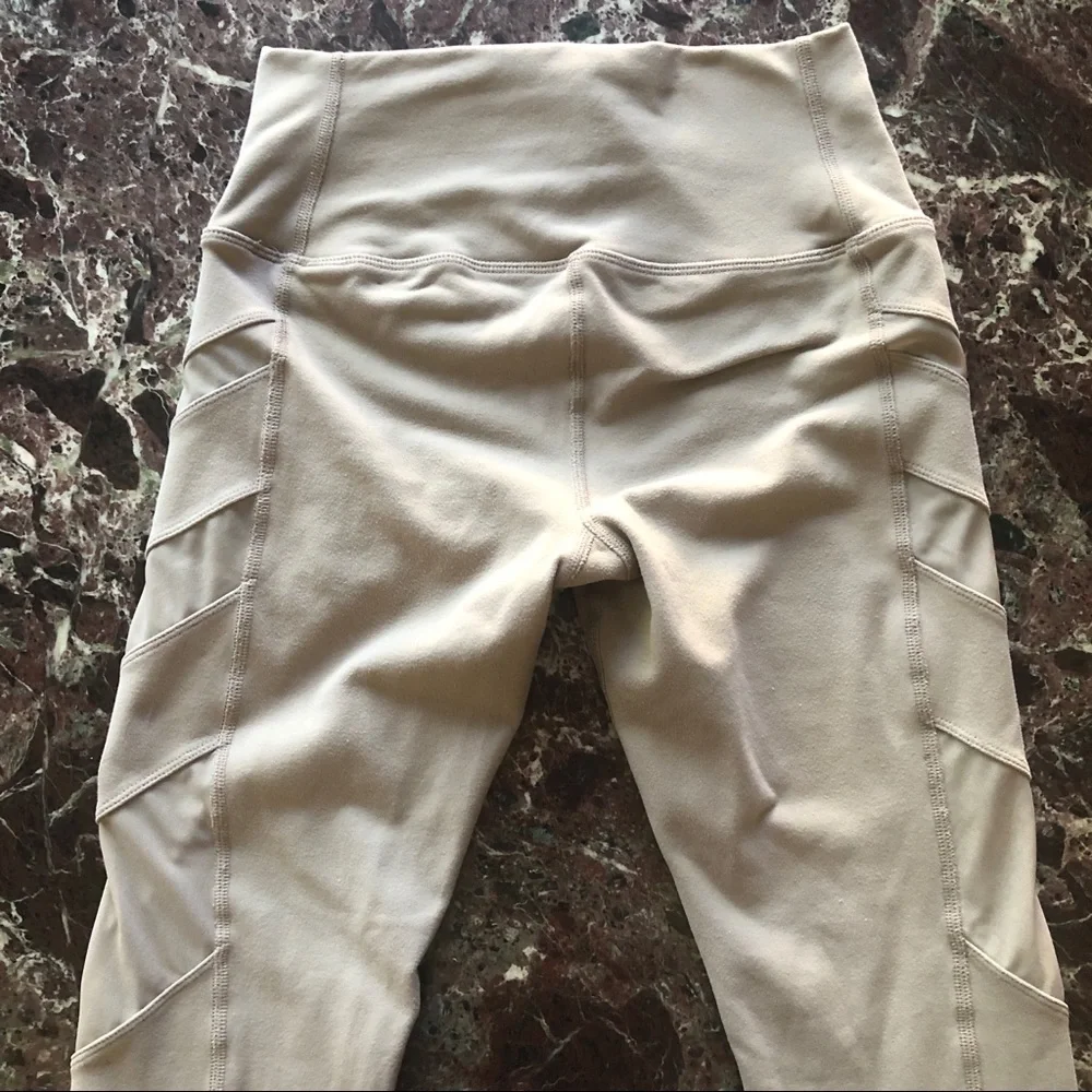 ALO YOGA Block High Waist Diagonal Mesh Leggings in Gravel Beige